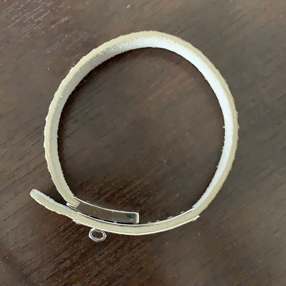 Fossil Snake Embossed Leather Turn-lock Bracelet - Picture 4 of 6